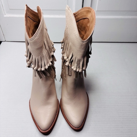 New ZODIAC Beige Leather Donna Fringe Boots Size 7.5 - Picture 4 of 12